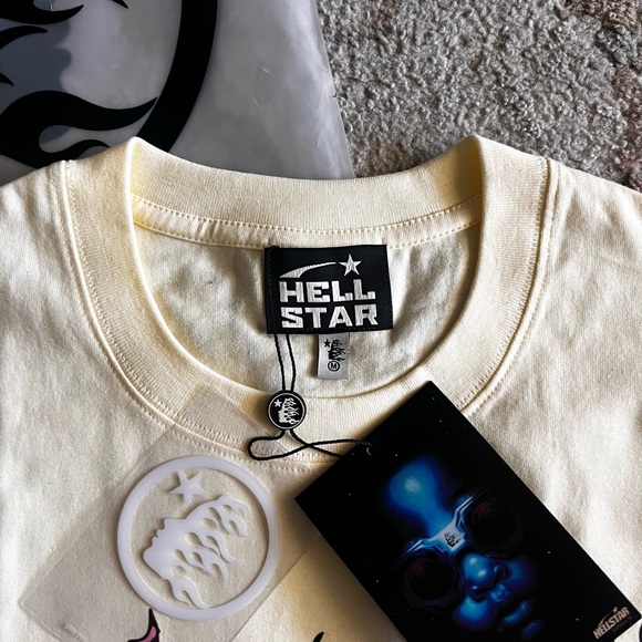 Helly Hansen Cream Graphic Short Sleeve Tee - Picture 3 of 3